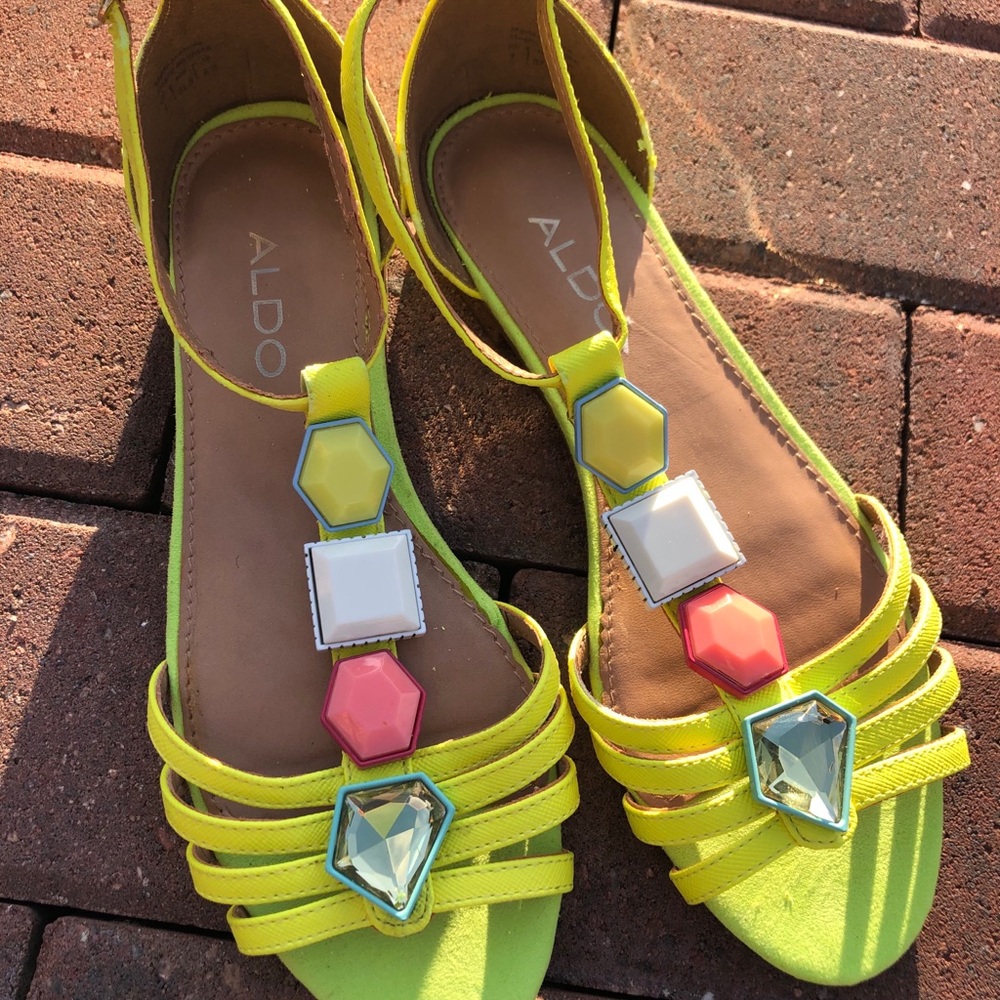 Aldo Neon Yellow Sandals with Geometric Accents - Picture 3 of 11